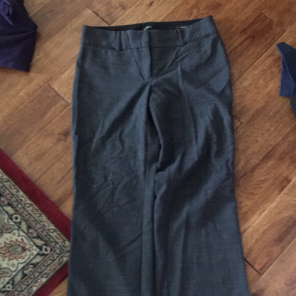 Lot of Loft brand clothes. - Picture 7 of 8